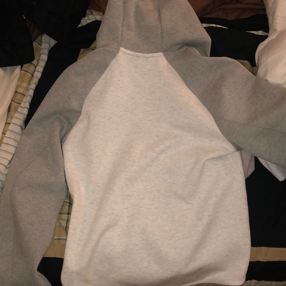 nike tech fleece jacket.. never worn - Picture 2 of 2